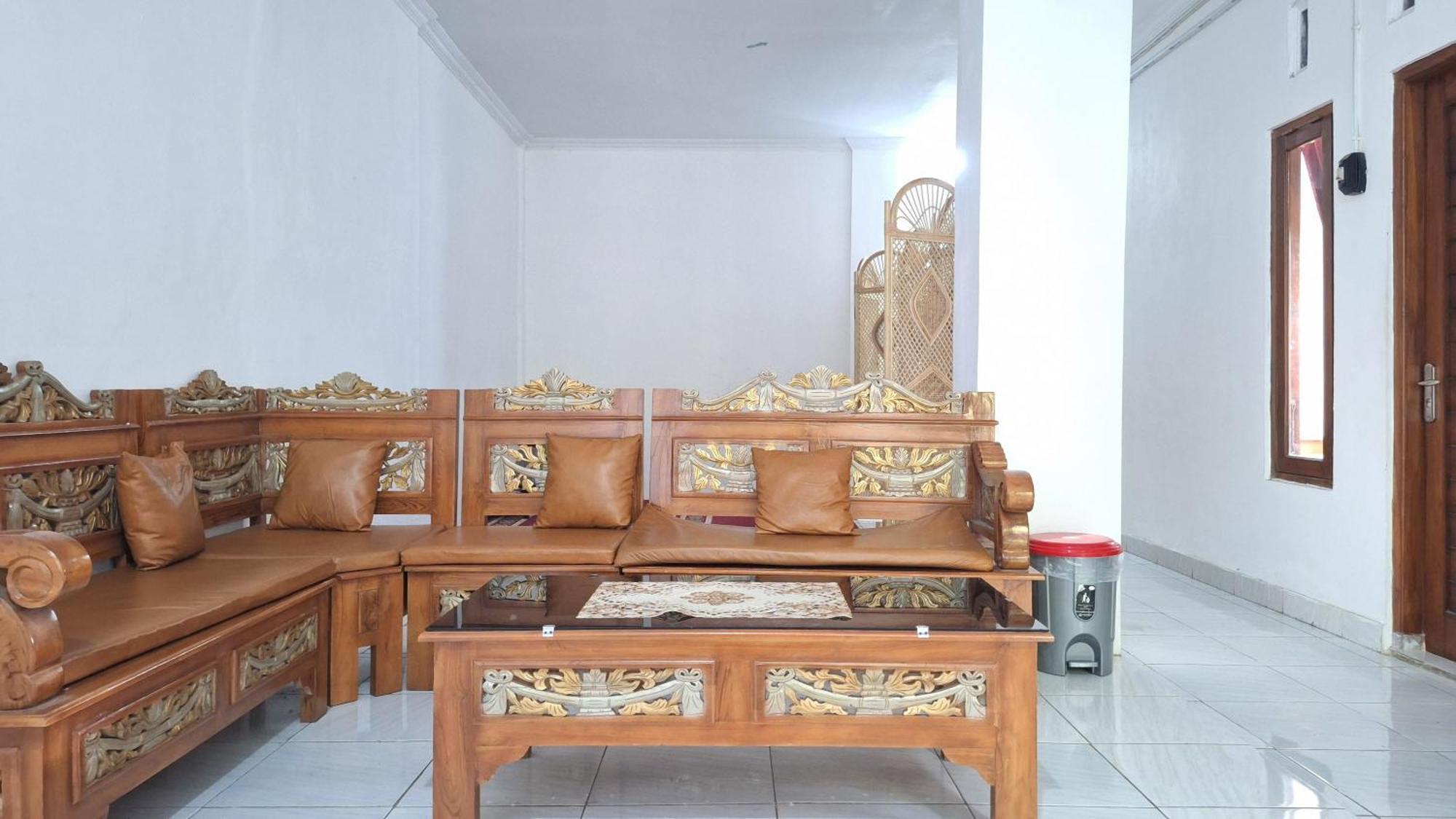 Reddoorz Syariah At Falisha Umy Ngabean Ngoại thất bức ảnh